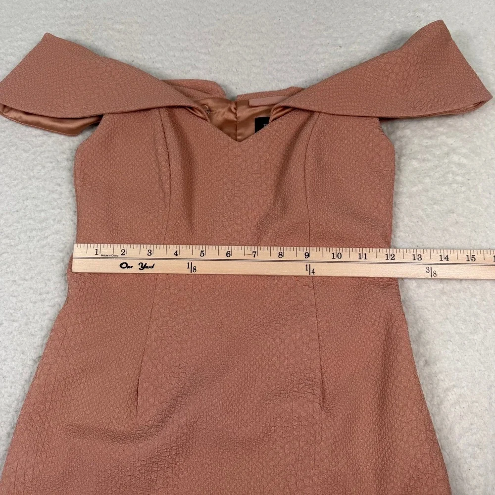 Bardot Sheath Dress Size 4 XS Pink Off Shoulder Textured V-Neck Zip Back‎